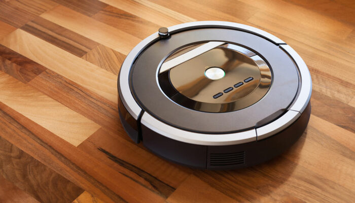 Tips to Help Choose Between a Manual and a Robot Vacuum