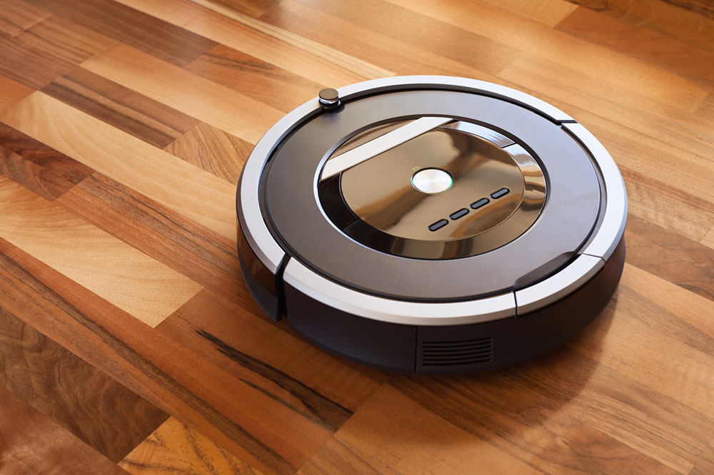 Tips to Help Choose Between a Manual and a Robot Vacuum