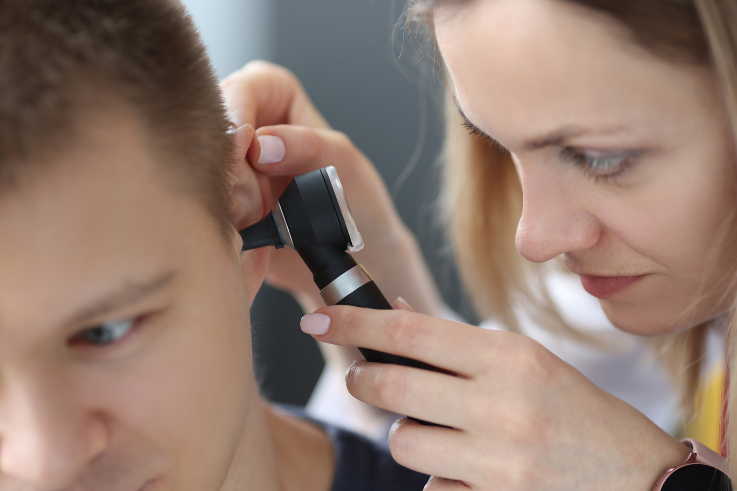 5 Early Warning Signs of Hearing Loss